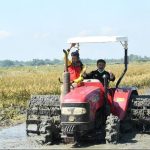 Alat Pembajak Sawah Traktor Yang Memudahkan Para Petani