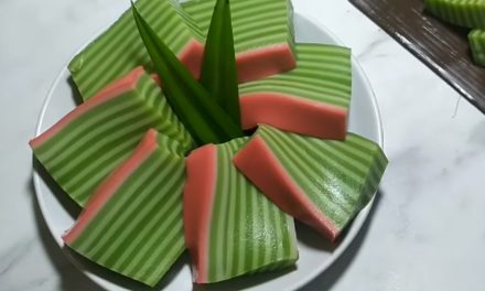 Jajanan Tradisional Kue Pepek Yang Berlapis Warnanya