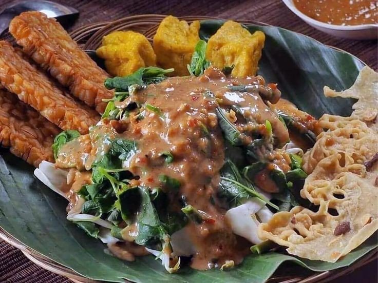 Makanan Khas Jawa Yaitu Pecal Dengan Sayuran
