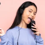 Bernyanyi Dengan Nada Atau Karaoke Yang Sedang Trend