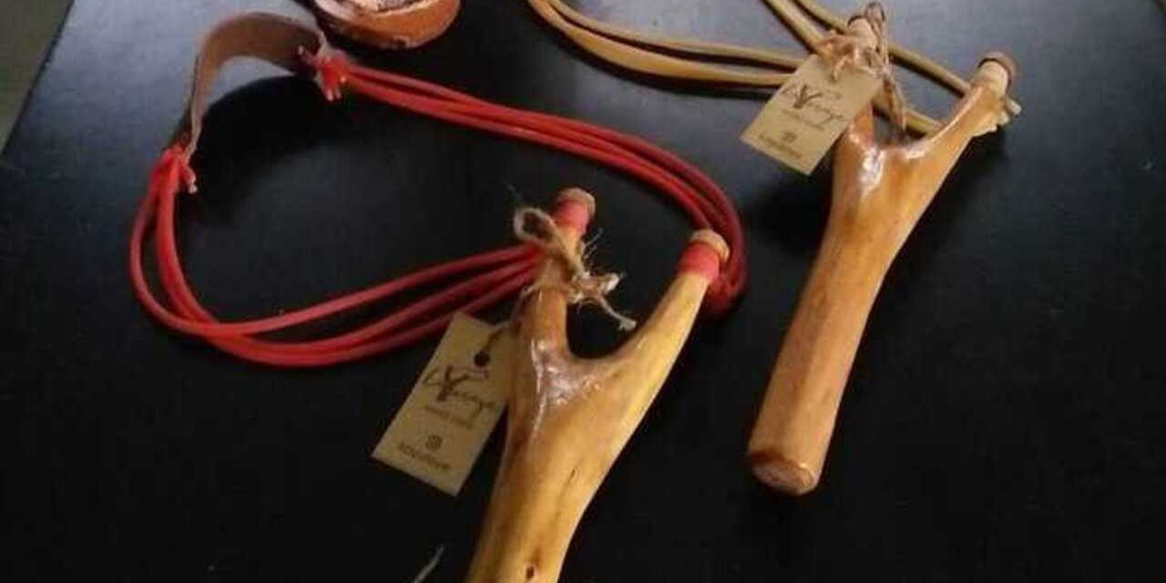 Peralatan Sederhana Ketapel Untuk Melontar Batu