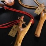 Peralatan Sederhana Ketapel Untuk Melontar Batu