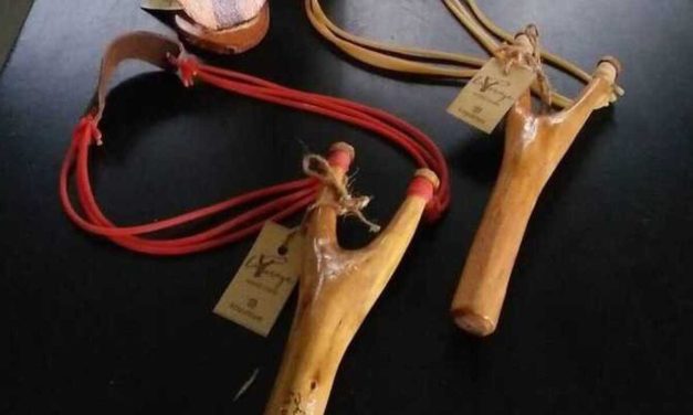 Peralatan Sederhana Ketapel Untuk Melontar Batu