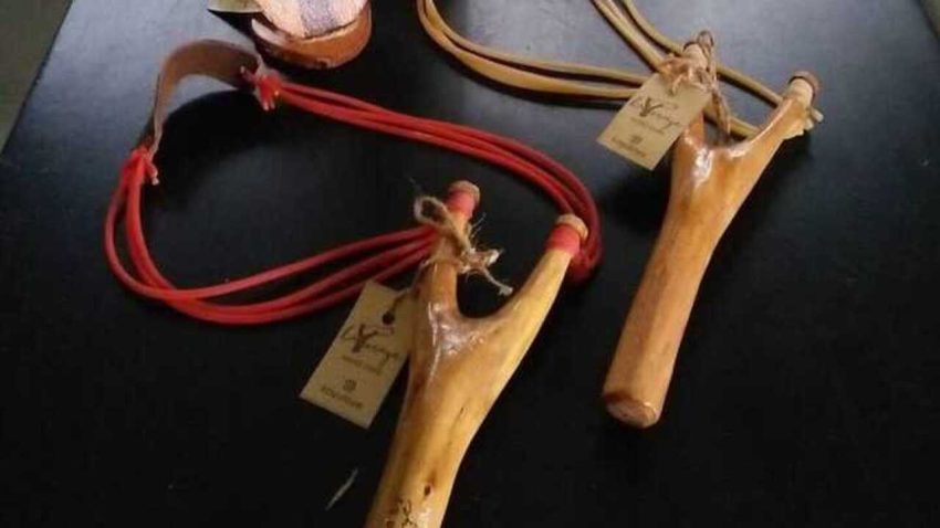 Peralatan Sederhana Ketapel Untuk Melontar Batu