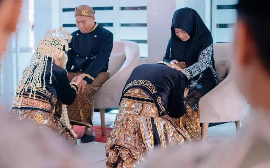 Kegiatan Sungkeman Ini Budaya Indonesia Terutama Di Jawa