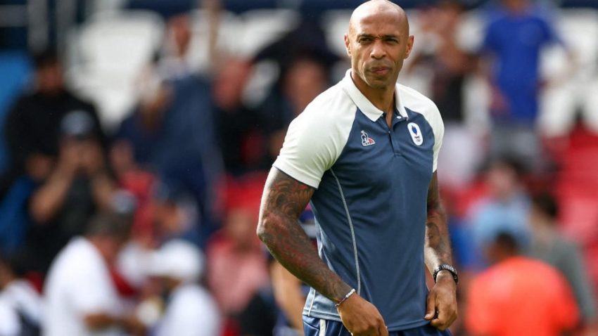 Thierry Henry Pesepak Bola Handal Membela Timnya