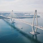 Bangunan Penghubung Jalan Melalui Sebuah Jembatan Panjang