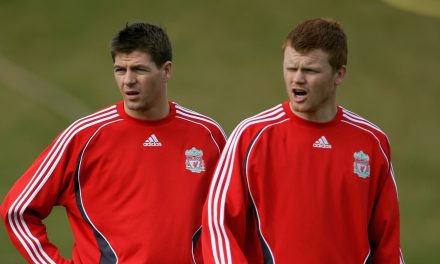 Pemain Legenda Liverpool Steven Gerrard Di Lapangan Hijau