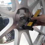 Suatu Bagian Velg Yang Terfokus Pada Roda