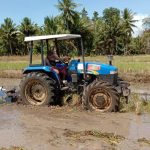 Sebuah Mesin Kendaraan Di Gunakan Pada Areal Persawahan