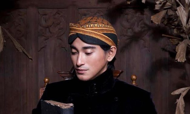 Budaya Jawa Blangkon Sebagai Penutup Bagian Kepala