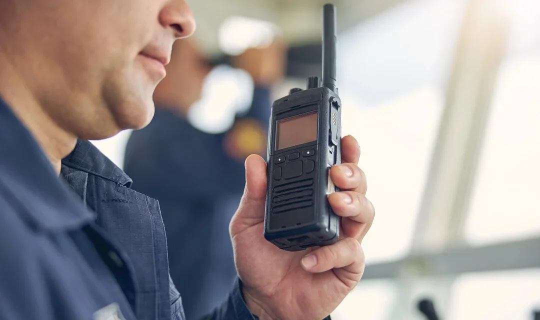 Media Teknologi Komunikasi Menggunakan Perangkat Radio