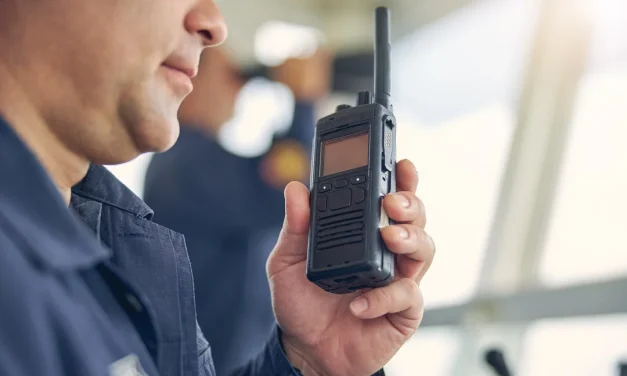 Media Teknologi Komunikasi Menggunakan Perangkat Radio