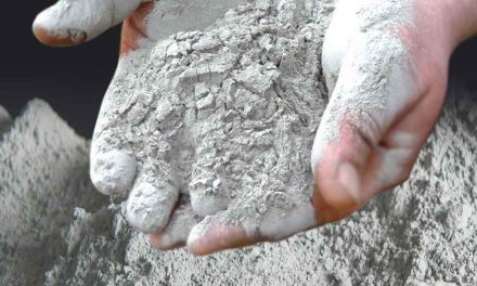 Perekat Bahan Bangunan Menggunakan Sebuah Semen