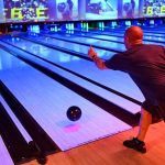 Olahraga Menggelindingkan Bola Pada Permainan Bowling