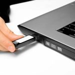 Penghubung Perangkat Dengan Sebuah Kabel USB