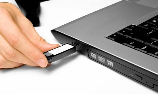 Penghubung Perangkat Dengan Sebuah Kabel USB
