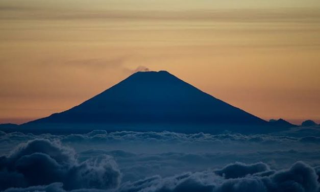 Bentang Alam Pegunungan Dengan Tinggi Dan Rendah