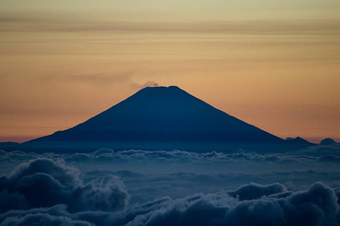 Bentang Alam Pegunungan Dengan Tinggi Dan Rendah