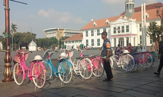 Pemakaian Ontel Sebuah Sepeda Zaman Dulu