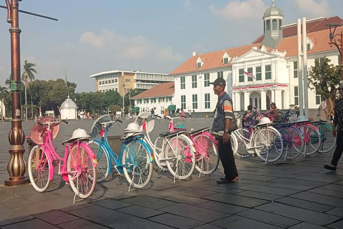Pemakaian Ontel Sebuah Sepeda Zaman Dulu