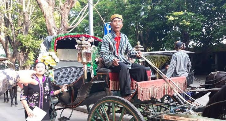 Transportasi Tradisional Andong Dengan Tarikan Kuda
