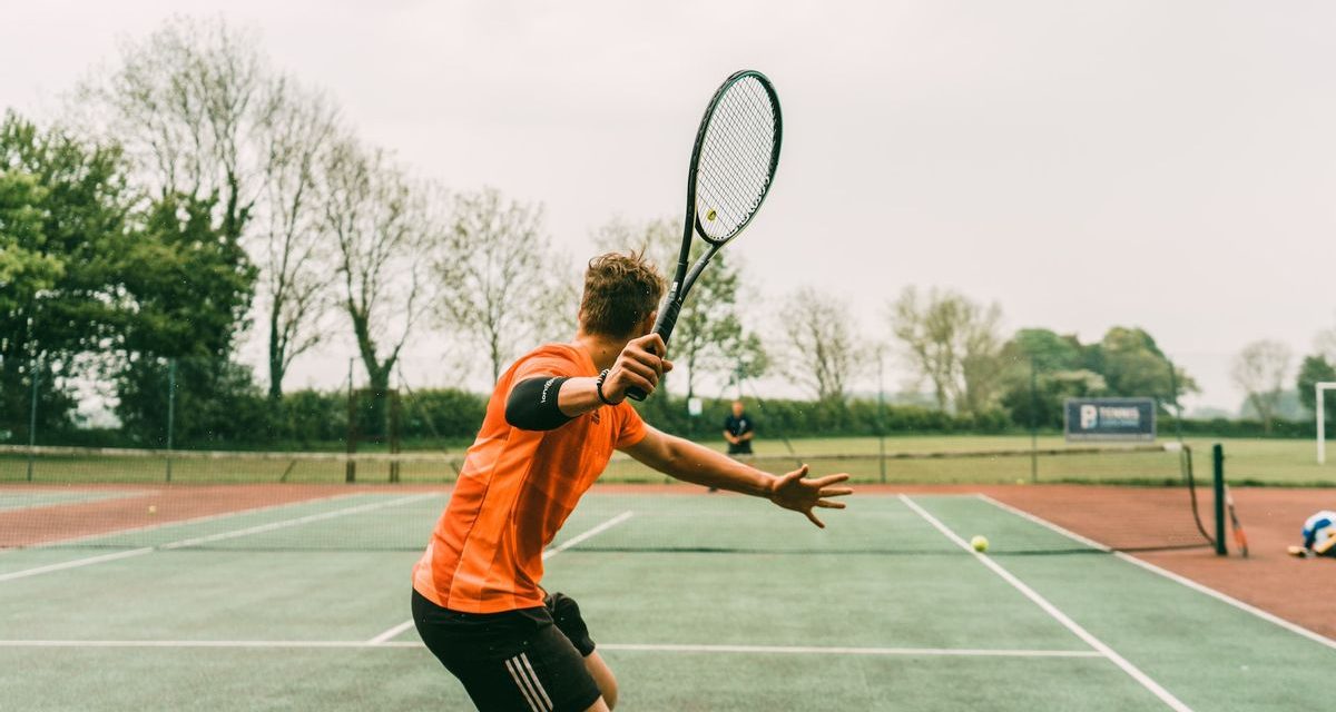 Olahraga Raket Tenis Dengan Net Di Tengah
