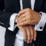 Sebuah Perhiasan Cincin Dengan Berbagai Bahan