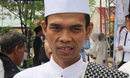 Seseorang Profesi Ustad Dalam Agama Islam