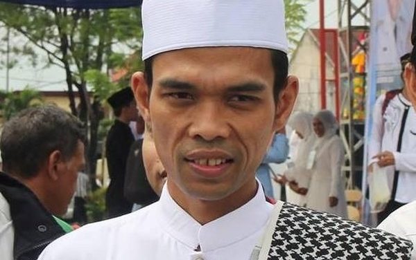 Seseorang Profesi Ustad Dalam Agama Islam