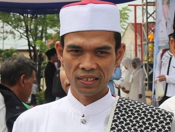 Seseorang Profesi Ustad Dalam Agama Islam