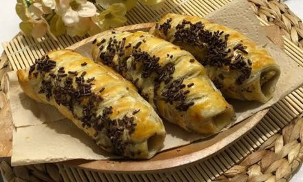 Makanan Camilan Molen Dengan Berbagai Variasi Rasa