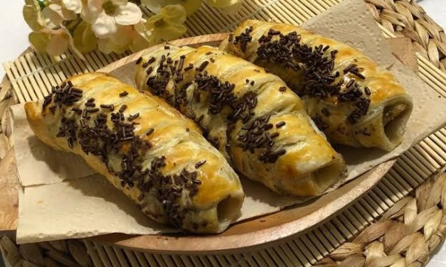 Makanan Camilan Molen Dengan Berbagai Variasi Rasa
