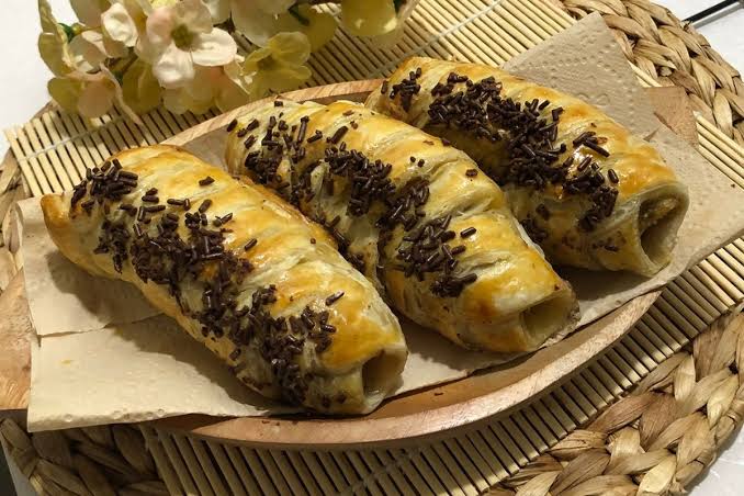 Makanan Camilan Molen Dengan Berbagai Variasi Rasa
