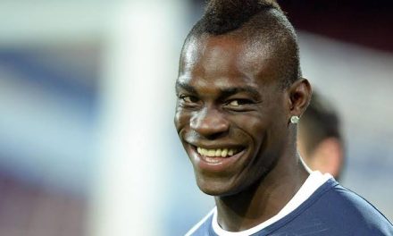 Pemain Sepakbola Balotelli Dengan Fisik Kuatnya