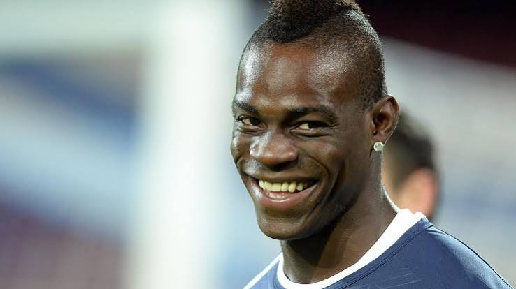 Pemain Sepakbola Balotelli Dengan Fisik Kuatnya
