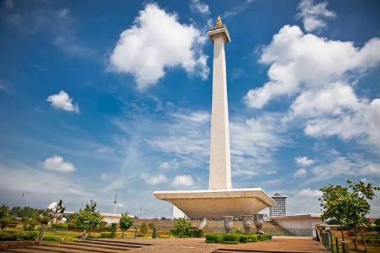 Suatu Bangunan Tugu Untuk Mengenang Sejarah